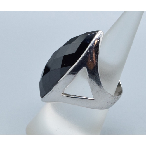 209 - 925 silver ladies facetted diamond shape smokie quarts statement ring the head being 35x16mm size O
