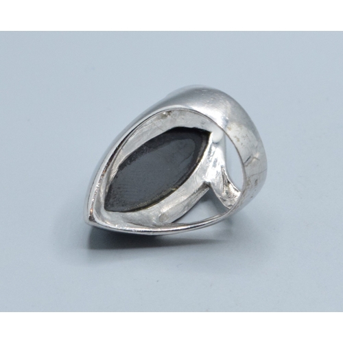 209 - 925 silver ladies facetted diamond shape smokie quarts statement ring the head being 35x16mm size O