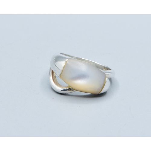 23 - 925 silver ladies contemporary design Mother of Pearl ring size Q