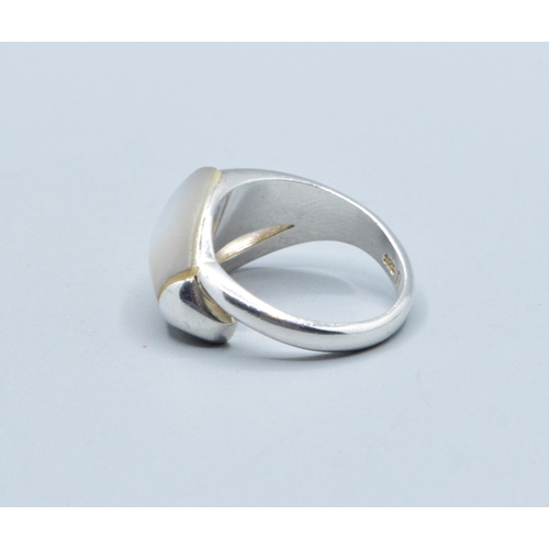 23 - 925 silver ladies contemporary design Mother of Pearl ring size Q