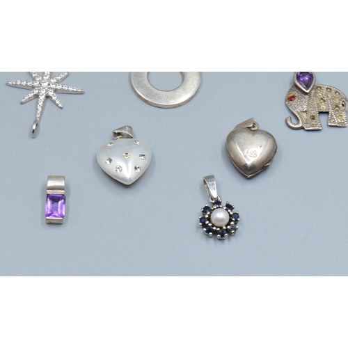 225 - Good selection of 925 silver loose pendants (12) 32grams