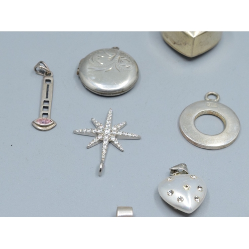 225 - Good selection of 925 silver loose pendants (12) 32grams