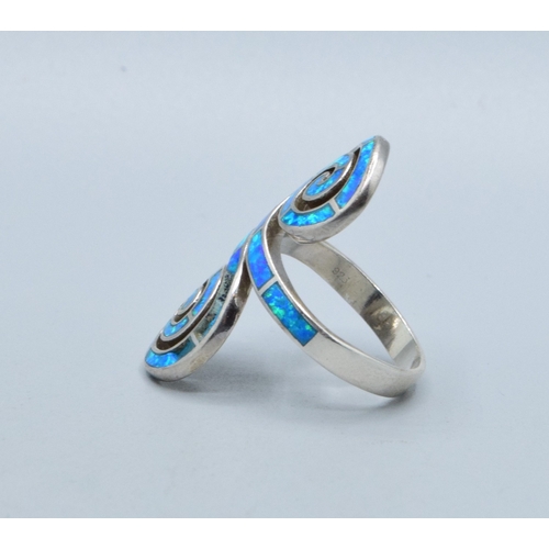 312 - 925 silver ladies full finger double twist design dress ring decorated with green opalite pliqu a jo... 