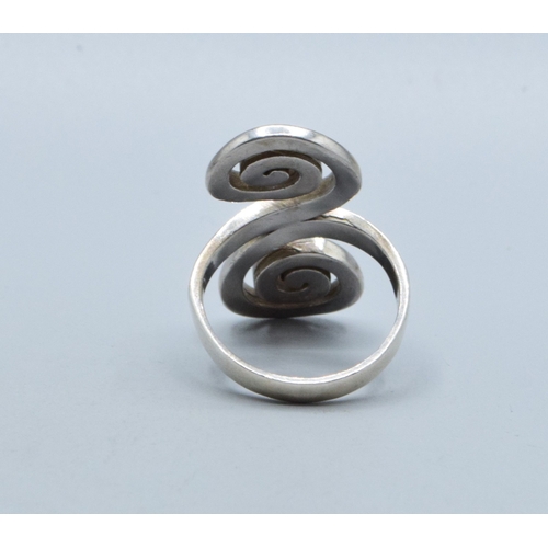 312 - 925 silver ladies full finger double twist design dress ring decorated with green opalite pliqu a jo... 