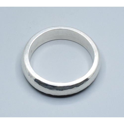 307 - 925 silver ladies solid bangle with planished exterior design 6.5cm internal diameter 1.8cm tall, 0.... 