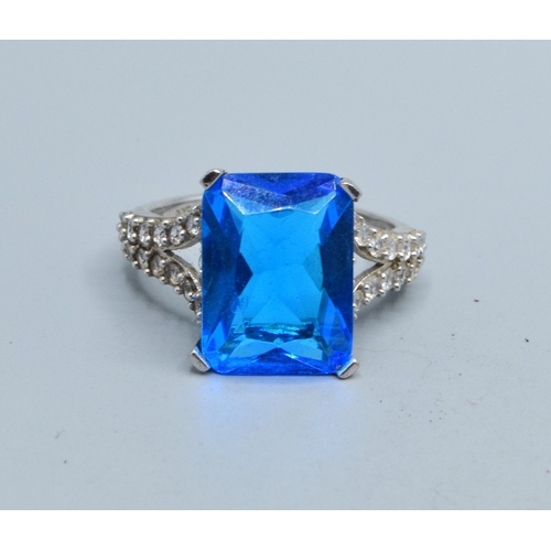 246 - 925 silver ladies oblong shape Blue Topaz central stone with clear gem stone side decoration stateme... 
