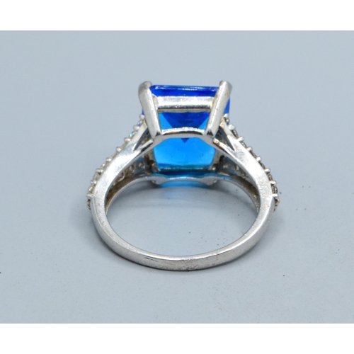 246 - 925 silver ladies oblong shape Blue Topaz central stone with clear gem stone side decoration stateme... 