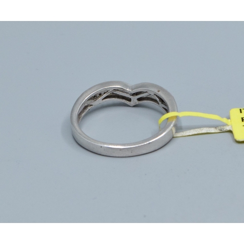 758 - New with Tag 925 silver ladies accent Diamond Chevron design ring size Q