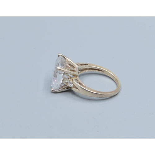 860 - 925 silver ladies square cut clear gem set solitaire dress ring size L