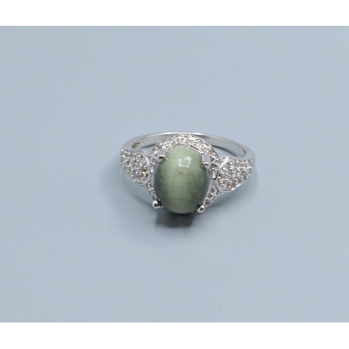 866 - 925 silver ladies Cats eye cabochon dress ring with ornate clear gem stone shoulder decoration size ... 