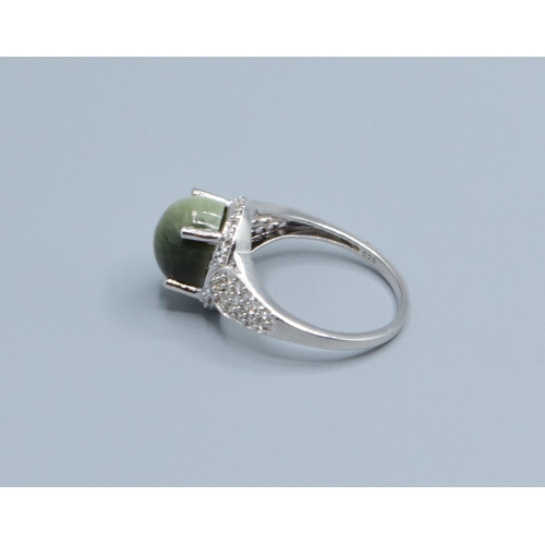 866 - 925 silver ladies Cats eye cabochon dress ring with ornate clear gem stone shoulder decoration size ... 