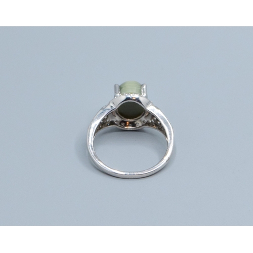 866 - 925 silver ladies Cats eye cabochon dress ring with ornate clear gem stone shoulder decoration size ... 