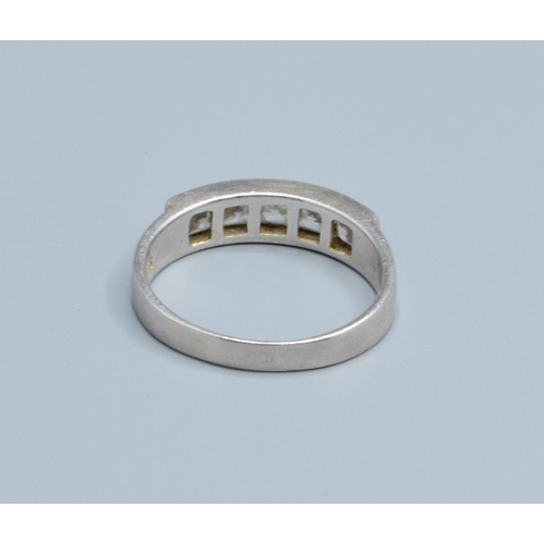 843 - 925 silver ladies 5 stone channel set bar ring size R