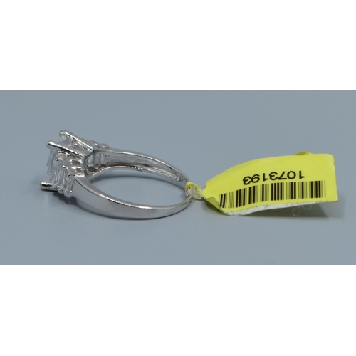 818 - New with Tag 925 silver ladies clear gem set statement ring with a graduating design size P