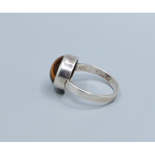 831 - 925 silver Tigers Eye solitaire ring held in an enclosed setting size M
