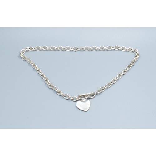 857 - 925 silver heart neck chain with T-bar catch 44cm long links 0.70cm wide 45 grams