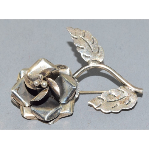 819 - Collection of native silver brooches to include Navajo and Taxco