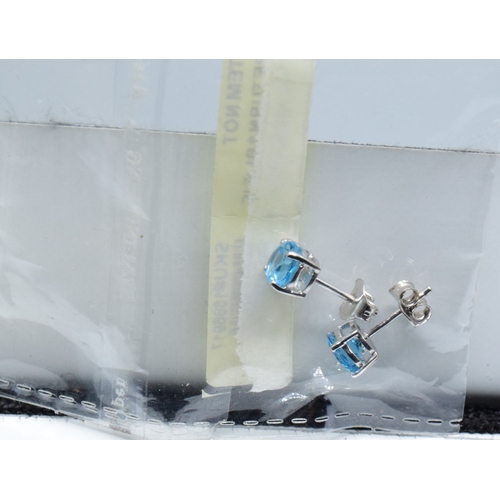 832 - 4 x New with Tag pairs of 925 silver stud earrings