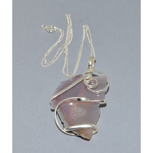 809 - Silver polished Agate pendant necklace on a 925 silver chain