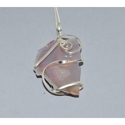 809 - Silver polished Agate pendant necklace on a 925 silver chain