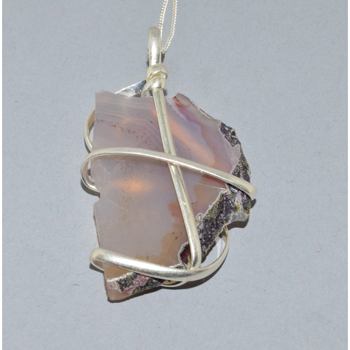 809 - Silver polished Agate pendant necklace on a 925 silver chain