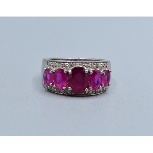 756 - 925 silver Ruby 5 stone graduating size dress ring size N
