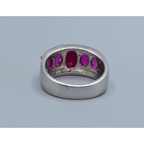 756 - 925 silver Ruby 5 stone graduating size dress ring size N