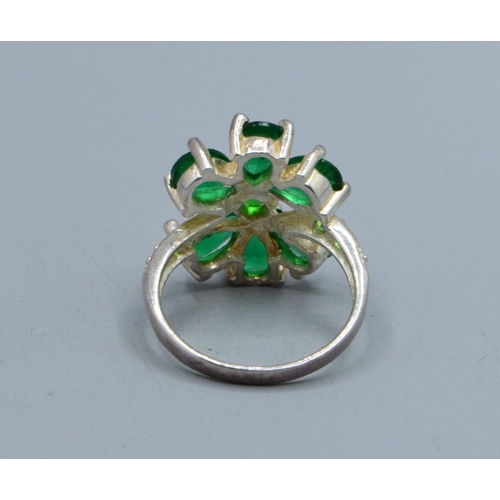 791 - 925 silver ladies flower head emerald colour gem set statement ring with green gem stone decoration ... 
