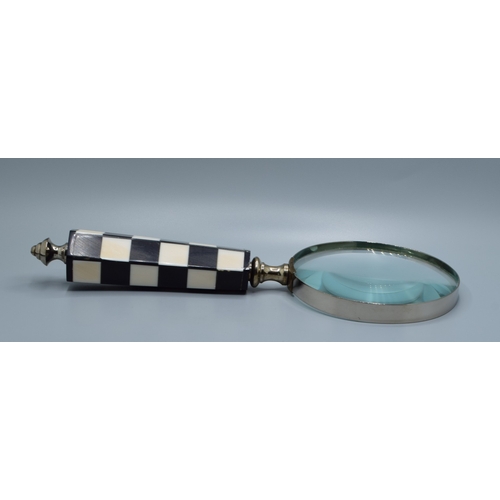 905 - Large hand held Magnifying glass with checker handle&nbsp;