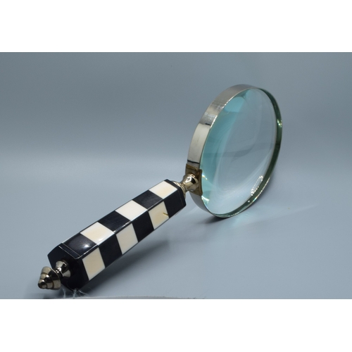 905 - Large hand held Magnifying glass with checker handle&nbsp;