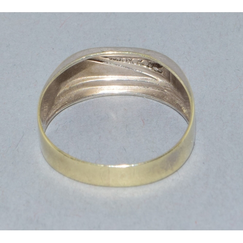 524 - 9ct white gold gents signet ring with accent Diamond marked as diamond in the ring size U. 3.0grams