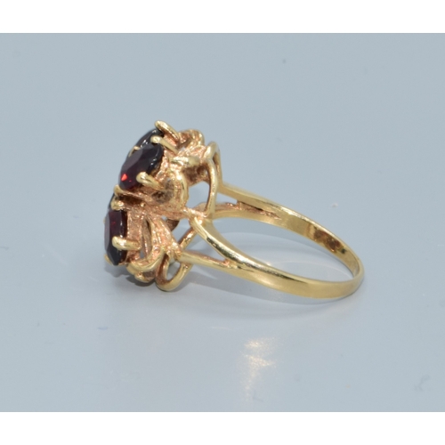 550 - 9ct gold ladies heavy vintage 4 leaf clover design Garnet cocktail ring in a claw open work setting ... 