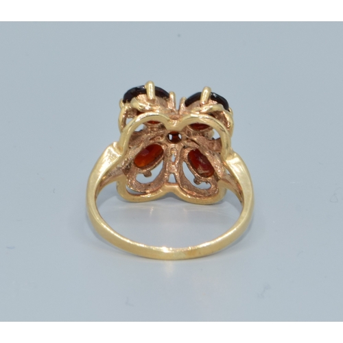 550 - 9ct gold ladies heavy vintage 4 leaf clover design Garnet cocktail ring in a claw open work setting ... 