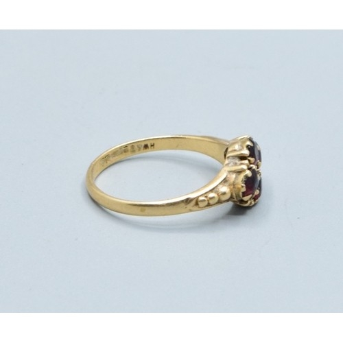 530 - Vintage ladies 9ct gold quadruple Garnet dress ring size N, 2.4grams