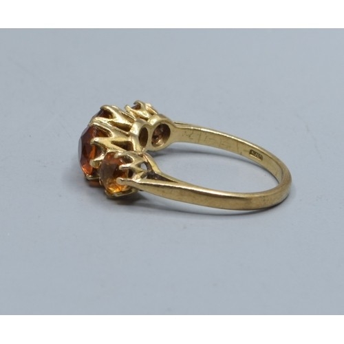 542 - 9ct gold ladies vintage 4 stone Amber Citrine ring held in a claw setting size N, 3.0grams