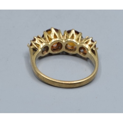 542 - 9ct gold ladies vintage 4 stone Amber Citrine ring held in a claw setting size N, 3.0grams