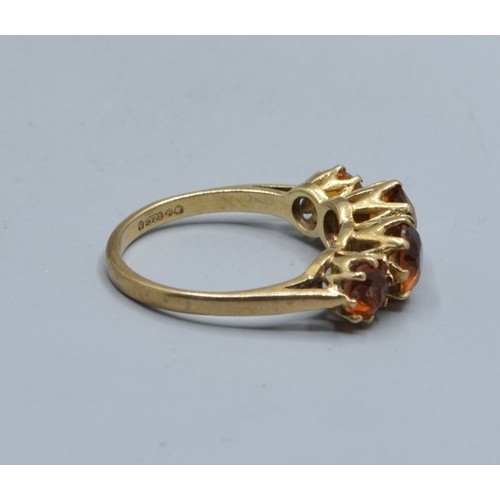 542 - 9ct gold ladies vintage 4 stone Amber Citrine ring held in a claw setting size N, 3.0grams