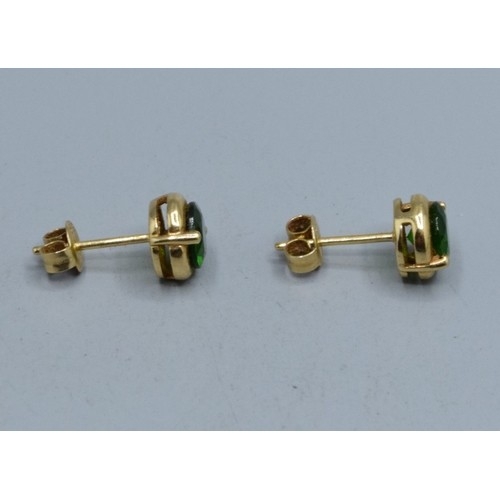 525 - 9ct gold Diopside stud earrings held in an enclosed claw setting 7mm diameter