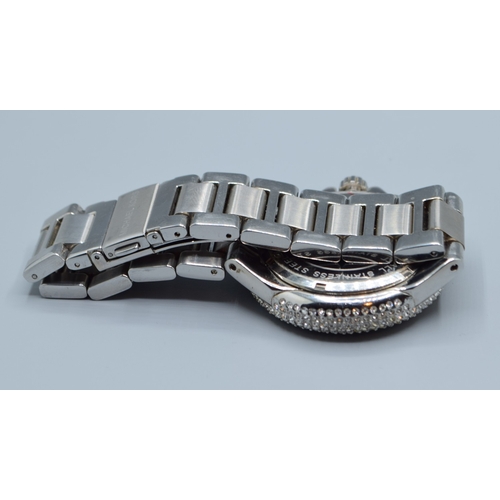 508 - Gents Michael Kors fashion watch with subsidiary dials and sweep second hand on a stainless steel st... 