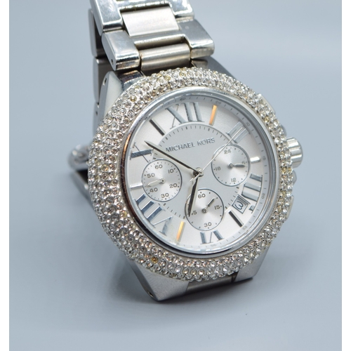 508 - Gents Michael Kors fashion watch with subsidiary dials and sweep second hand on a stainless steel st... 