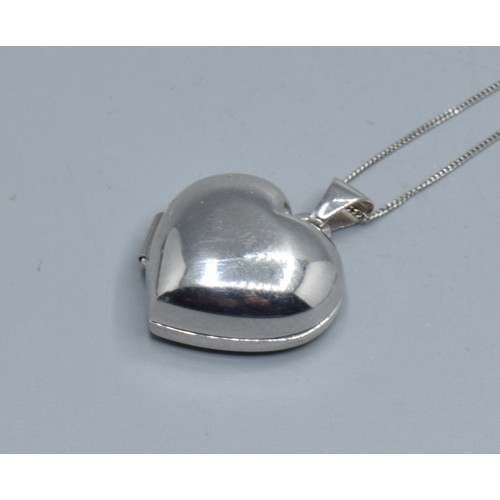 553 - 9ct white gold Heart picture locket on a 9ct white gold neck chain 40cm long