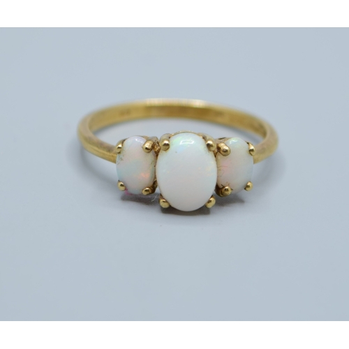 546 - 9ct gold ladies 3 graduating oval Opal ring set in a claw design largest stone being 8x6mm size S