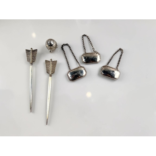 146 - A collection of good quality silver plate.Including an Elkington & Co serving dish, unmarked dec... 