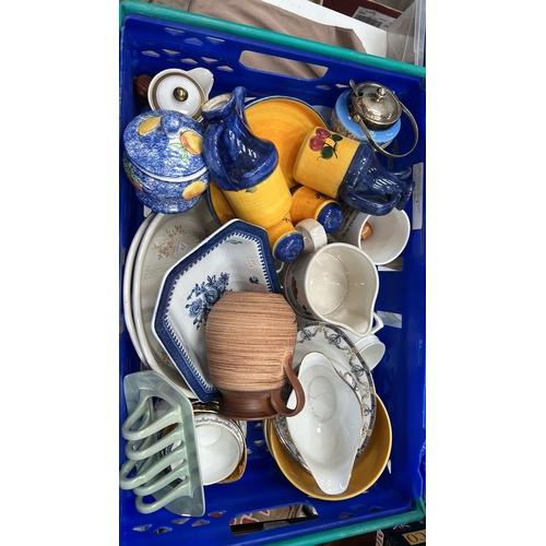 271 - A quantity of assorted ceramics including blue-and-white transfer wares, gilt-edged tea cups and sau... 