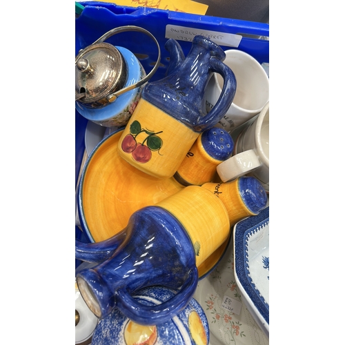 271 - A quantity of assorted ceramics including blue-and-white transfer wares, gilt-edged tea cups and sau... 