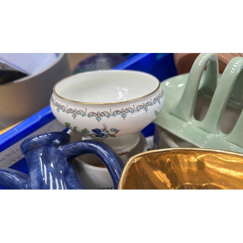 271 - A quantity of assorted ceramics including blue-and-white transfer wares, gilt-edged tea cups and sau... 