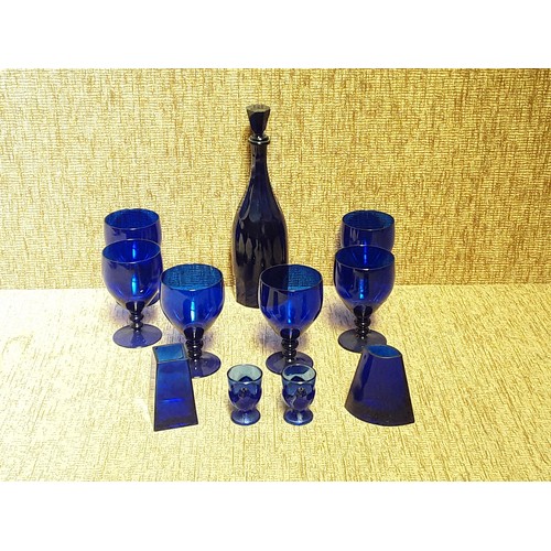 100 - Blue glass decanter and glasses set