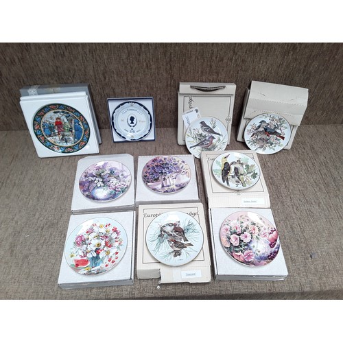 118 - collection of boxed plates including Wedgewood