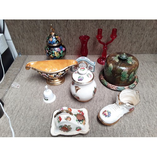 201 - Box of mixed collectable ceramics and studio glass