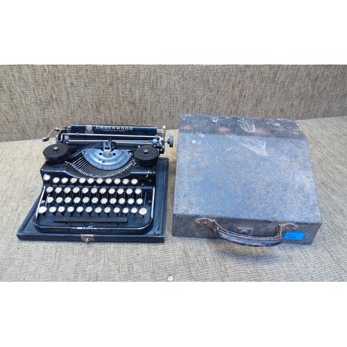 736 - Vintage Underwood standard portable Typewriter